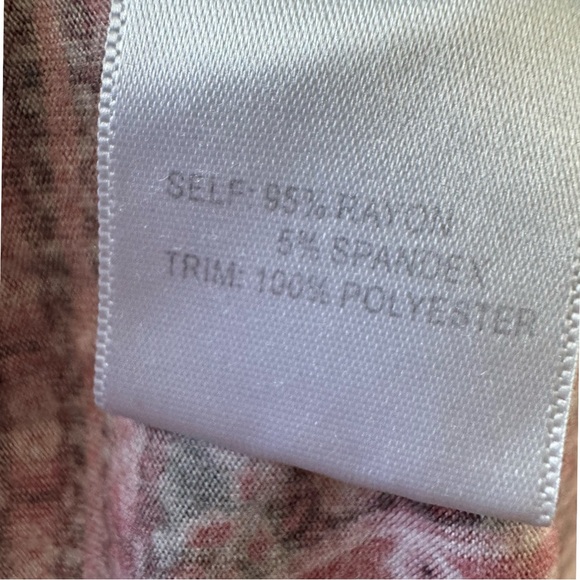 Rose + Olive boho print top size 1x 3/4 sleeve faux layer bottom - Picture 6 of 7